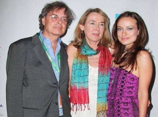 Chloe Frances Cockburn parents Andrew Cockburn and Leslie Corkhill Redlich with sister Olivia Wilde.